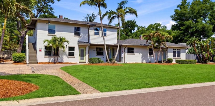 Commercial property in Saint Petersburg, Florida 6 bedrooms, 358.32 sq.m. № 2140780