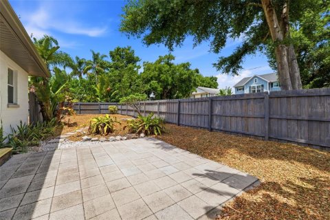 Commercial property in Saint Petersburg, Florida 6 bedrooms, 358.32 sq.m. № 2140780 - photo 23