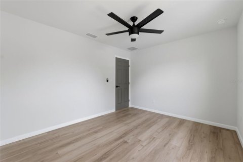 Commercial property in Saint Petersburg, Florida 6 bedrooms, 358.32 sq.m. № 2140780 - photo 18