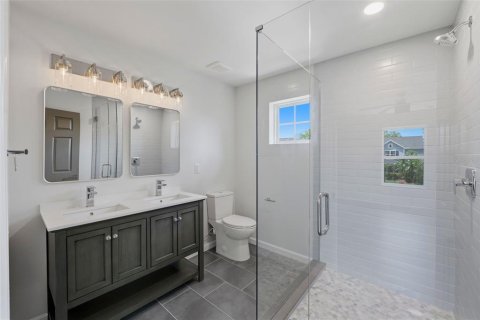 Commercial property in Saint Petersburg, Florida 6 bedrooms, 358.32 sq.m. № 2140780 - photo 20