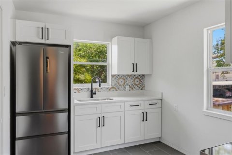 Commercial property in Saint Petersburg, Florida 6 bedrooms, 358.32 sq.m. № 2140780 - photo 30