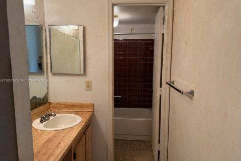 Купить кондоминиум в Майами-Гарденс, Флорида 2 спальни, 75.81м2, № 2011334 - фото 24