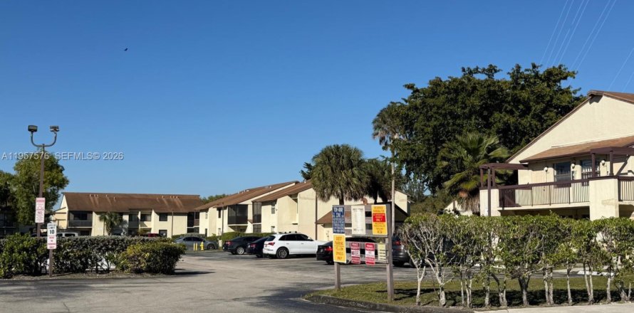 Кондоминиум с 2 спальнями в Майами-Гарденс, Флорида № 2011334