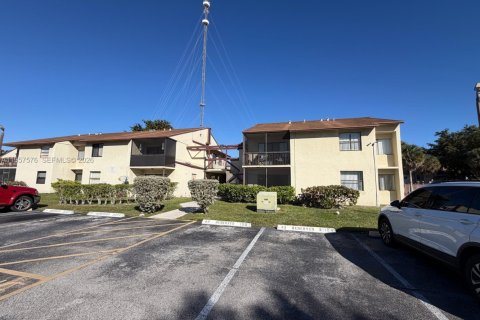 Купить кондоминиум в Майами-Гарденс, Флорида 2 спальни, 75.81м2, № 2011334 - фото 2