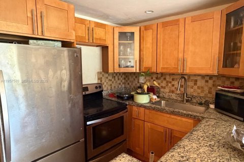 Купить кондоминиум в Майами-Гарденс, Флорида 2 спальни, 75.81м2, № 2011334 - фото 10