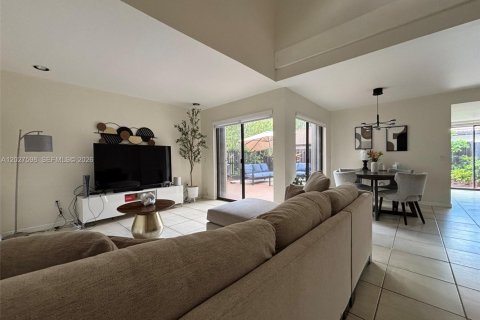 Condo in Miami, Florida, 3 bedrooms № 2077402 - photo 10