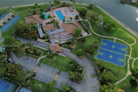 Condo in Miami, Florida, 3 bedrooms № 2077402 - photo 3
