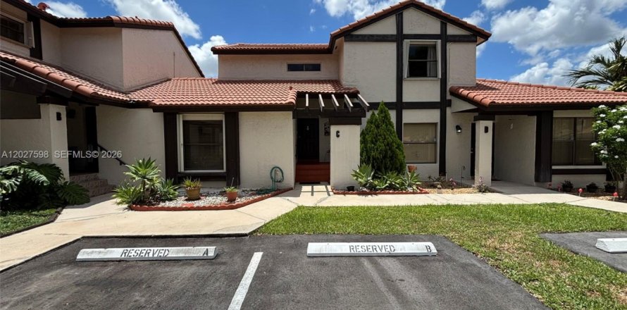 Condo in Miami, Florida, 3 bedrooms № 2077402