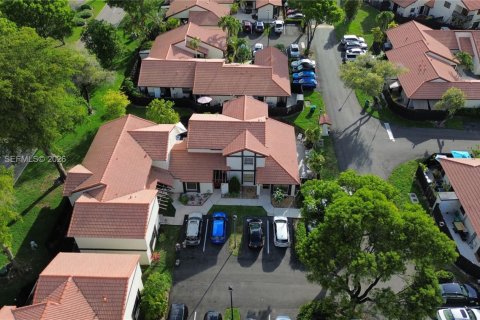Condo in Miami, Florida, 3 bedrooms № 2077402 - photo 5