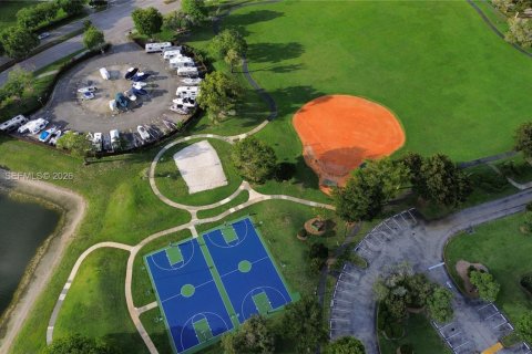 Condo in Miami, Florida, 3 bedrooms № 2077402 - photo 4
