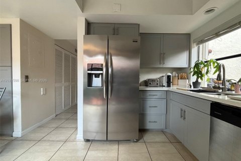 Condo in Miami, Florida, 3 bedrooms № 2077402 - photo 17