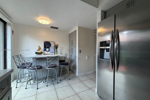 Condo in Miami, Florida, 3 bedrooms № 2077402 - photo 15