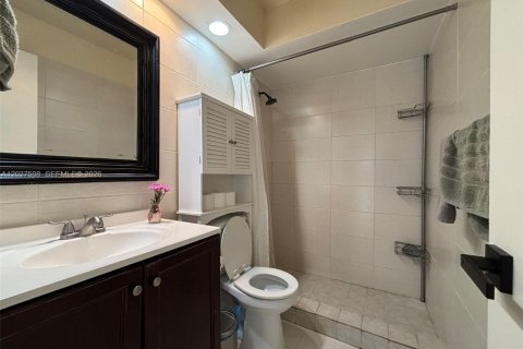 Condo in Miami, Florida, 3 bedrooms № 2077402 - photo 23