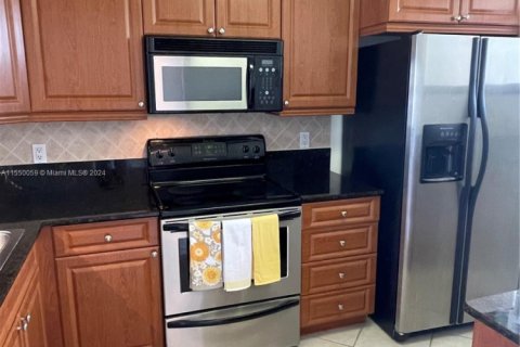 Copropriété à vendre à Oakland Park, Floride: 2 chambres, 85.47 m2 № 1860879 - photo 2