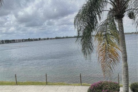 Copropriété à vendre à Oakland Park, Floride: 2 chambres, 85.47 m2 № 1860879 - photo 24