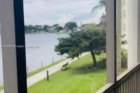 Copropriété à vendre à Oakland Park, Floride: 2 chambres, 85.47 m2 № 1860879 - photo 20