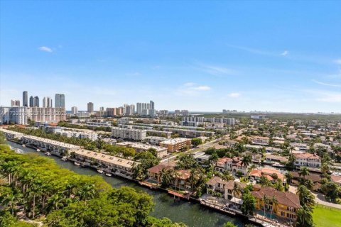 Condo in Aventura, Florida, 3 bedrooms  № 2176809 - photo 13