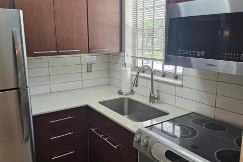 Condo in Pompano Beach, Florida, 1 bedroom  № 2250798 - photo 9