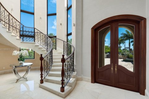 Снять в аренду виллу или дом в Майами-Бич, Флорида 8 спален, 1082.31м2, № 1940529 - фото 2