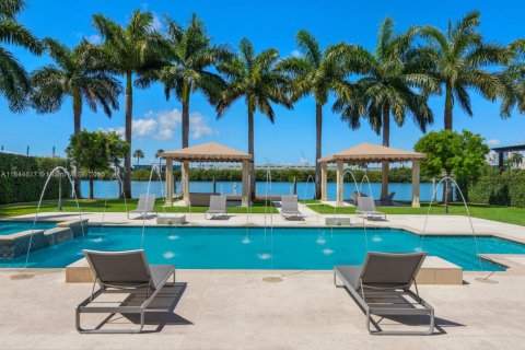 Снять в аренду виллу или дом в Майами-Бич, Флорида 8 спален, 1082.31м2, № 1940529 - фото 13