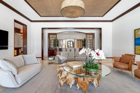 Снять в аренду виллу или дом в Майами-Бич, Флорида 8 спален, 1082.31м2, № 1940529 - фото 5