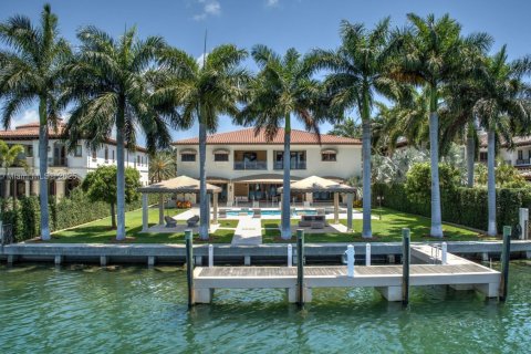 Снять в аренду виллу или дом в Майами-Бич, Флорида 8 спален, 1082.31м2, № 1940529 - фото 15