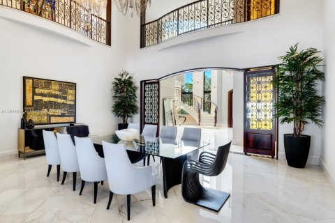 Снять в аренду виллу или дом в Майами-Бич, Флорида 8 спален, 1082.31м2, № 1940529 - фото 3