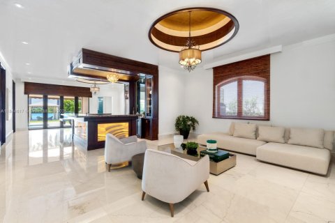 Снять в аренду виллу или дом в Майами-Бич, Флорида 8 спален, 1082.31м2, № 1940529 - фото 4