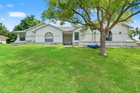 House in Spring Hill, Florida 4 bedrooms, 216.28 sq.m. № 2120847