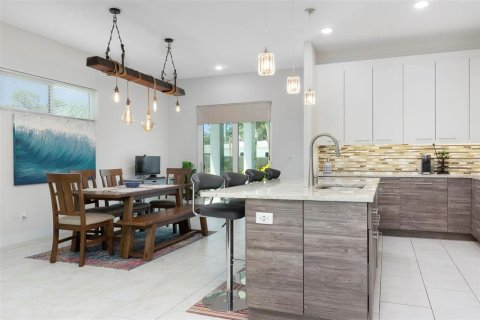 Casa en venta en Saint Petersburg, Florida, 4 dormitorios, 216.28 m2 № 1825161 - foto 9