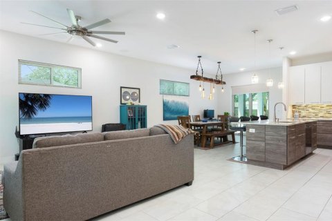 Casa en venta en Saint Petersburg, Florida, 4 dormitorios, 216.28 m2 № 1825161 - foto 5