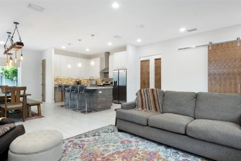 House in Saint Petersburg, Florida 4 bedrooms, 216.28 sq.m. № 1825161 - photo 8