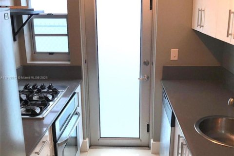 Copropriété à vendre à Miami Beach, Floride: 45.99 m2 № 2012232 - photo 7