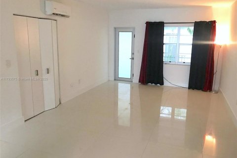 Copropriété à vendre à Miami Beach, Floride: 45.99 m2 № 2012232 - photo 3