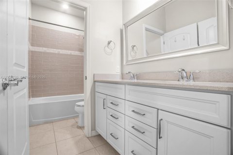 Casa en alquiler en Lake Worth, Florida, 4 dormitorios, 244.43 m2 № 1995487 - foto 30