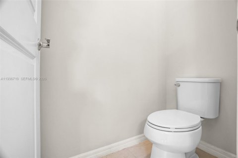 Casa en alquiler en Lake Worth, Florida, 4 dormitorios, 244.43 m2 № 1995487 - foto 26