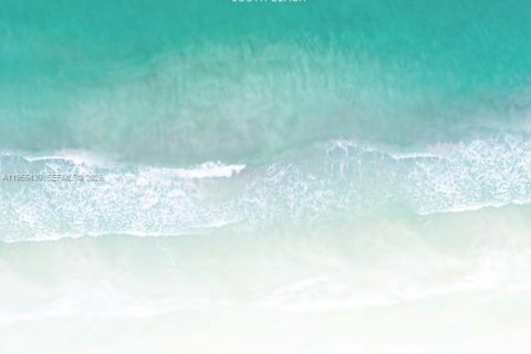 Condo in Miami Beach, Florida, 2 bedrooms  № 2009630 - photo 29