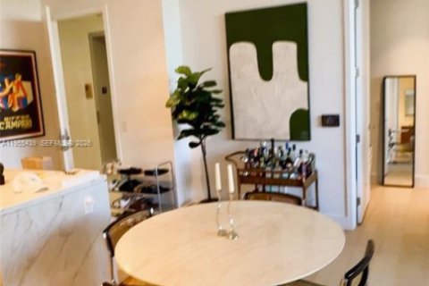 Condo in Miami Beach, Florida, 2 bedrooms  № 2009630 - photo 17