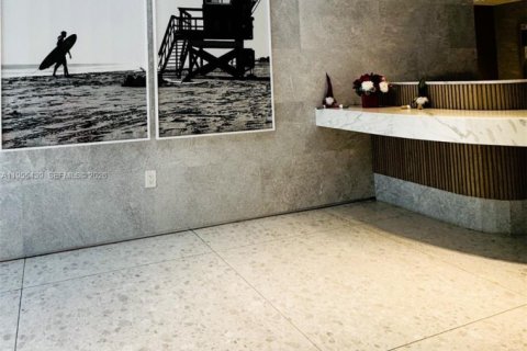 Condo in Miami Beach, Florida, 2 bedrooms  № 2009630 - photo 5