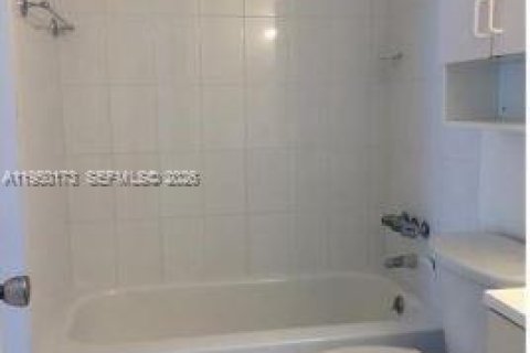 Снять в аренду кондоминиум в Майами, Флорида 2 спальни, 74.14м2, № 2009290 - фото 11