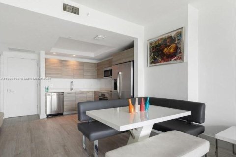 Снять в аренду кондоминиум в Майами, Флорида 1 спальня, 68.47м2, № 1949425 - фото 3