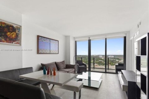 Снять в аренду кондоминиум в Майами, Флорида 1 спальня, 68.47м2, № 1949425 - фото 1