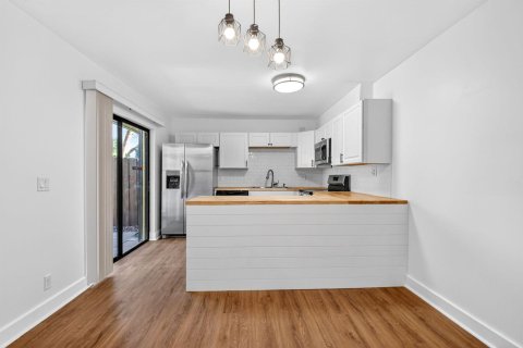 Adosado en venta en Palm Springs, Florida, 2 dormitorios, 114.46 m2 № 2146847 - foto 3