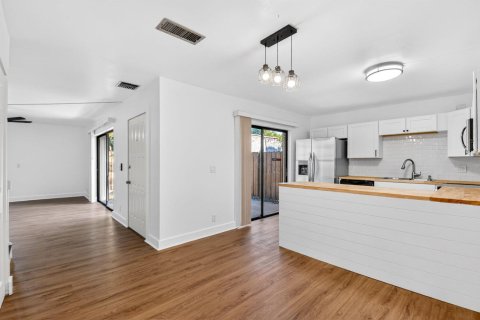 Adosado en venta en Palm Springs, Florida, 2 dormitorios, 114.46 m2 № 2146847 - foto 2