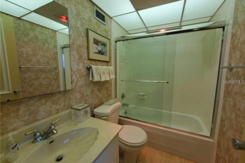Condo in Longboat Key, Florida, 2 bedrooms  № 451497 - photo 21