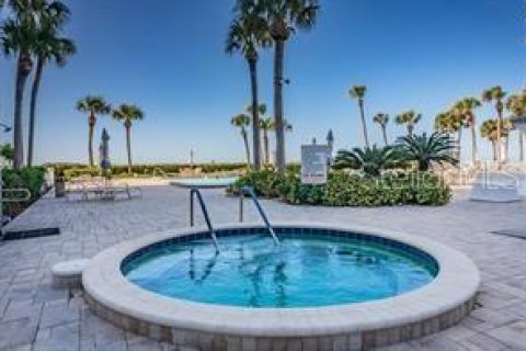 Condo in Longboat Key, Florida, 2 bedrooms  № 451497 - photo 7