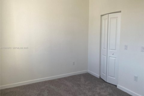 Condo in Miami, Florida, 3 bedrooms  № 2035489 - photo 17