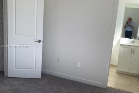 Condo in Miami, Florida, 3 bedrooms  № 2035489 - photo 8