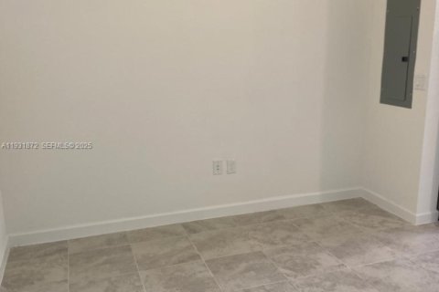 Condo in Miami, Florida, 3 bedrooms  № 2035489 - photo 9