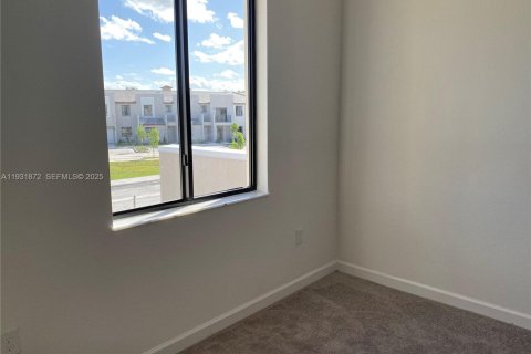 Condo in Miami, Florida, 3 bedrooms  № 2035489 - photo 16